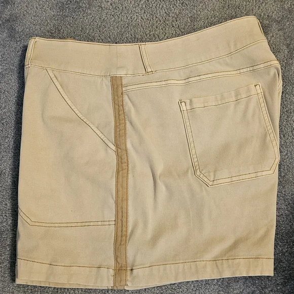 SPANX Women's Tan Cargo Shorts - Picture 4 of 4